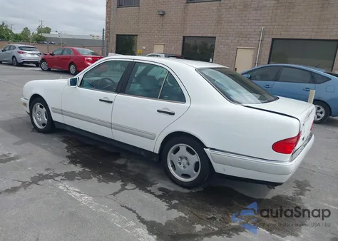 1997 Mercedes-Benz E 420 из США, поврежденный, VIN WDBJF72F4VA207066